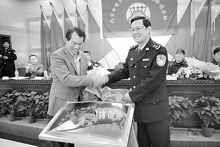 北京市前卫体协的新成员——北京警察羽毛球俱乐部日前成立(图)
