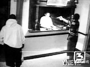 华人自述在美拉斯维加斯遭匪徒持枪抢劫内幕