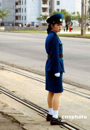 组图：朝鲜平壤女交通警察