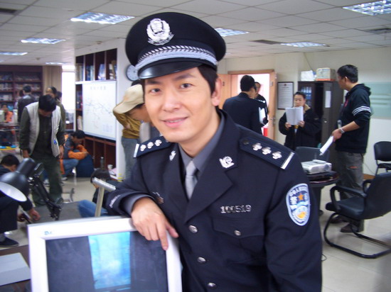 戴军马不停蹄争做娱乐圈“跨界王”(组图)