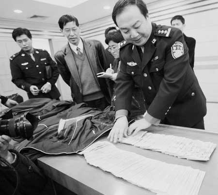 武汉34万元抢劫案34小时告破 4犯罪嫌疑人落网