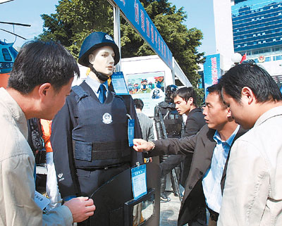 “警察开放日”市民大饱眼福