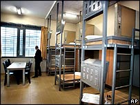 科技时代_荷兰高科技监狱象真人秀 给囚犯带电子手铐