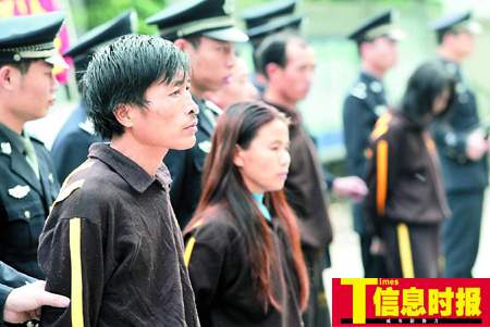 广州公开处理铁路大盗 数百名围观村民拍手称快