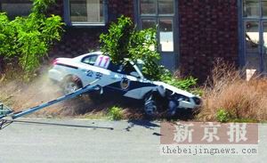 北京警察汽车场地赛上演极品飞车(组图)