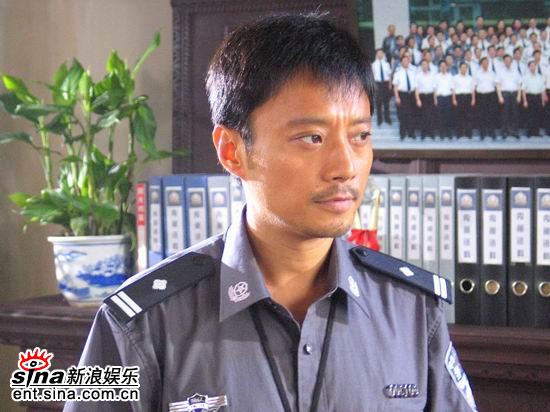 组图:《寂寞英雄》里张涵予跟毛卫宁激情碰撞