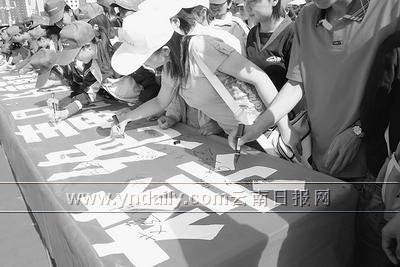 全民参与禁毒构建和谐社会—云南禁毒２４年扫描