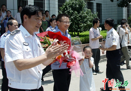 江西首位警务联络官启程远赴阿富汗(图)