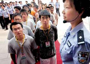 北京市监狱今首次对外开放 女警成为“导游”(图)