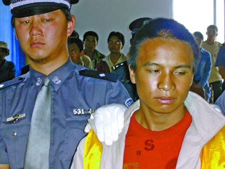丽江杀警凶犯获死刑 提审录像显示未逼供(图)