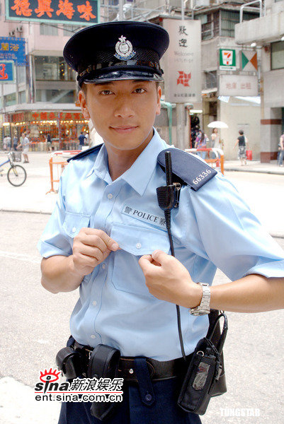 《学警出更》吴卓羲陈键锋穿警服倍受煎熬(图)
