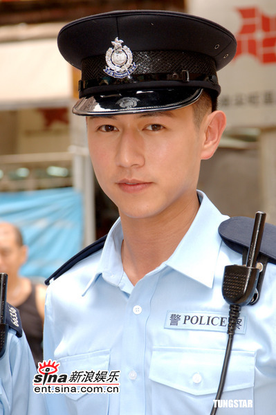 《学警出更》吴卓羲陈键锋穿警服倍受煎熬(图)