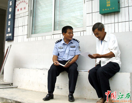 刘陆锋：扎根乡村23年的“傻”民警