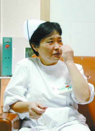 丈夫当选全国“我最喜爱的十大人民警察”，妻子向记者“抱怨”：　“王百姓对炸弹比对我还亲”