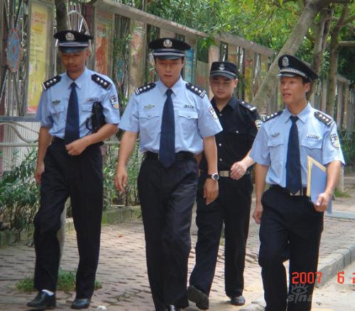何中华体验民警生活大侠气势力压拘留犯(图)