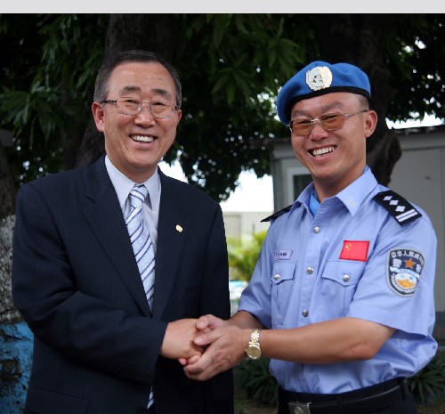 [组图]潘基文看望中国驻海地维和警察防暴队