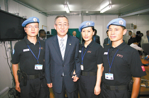 中国维和防暴队员24小时贴身保卫潘基文(图)