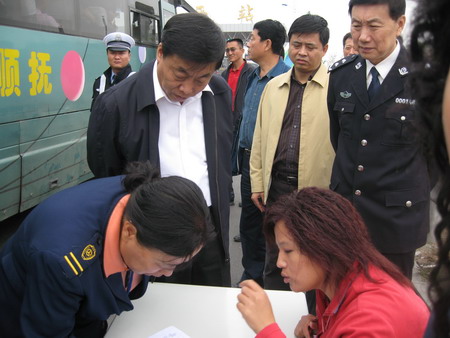 李文喜厅长深入沈阳抚顺基层一线检查国庆期间道路交通安全 李文喜厅长深入沈阳抚顺基层一线检查国庆期间道路交通安全