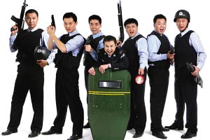 “炊事班”并未解散 集体穿警服进“派出所”