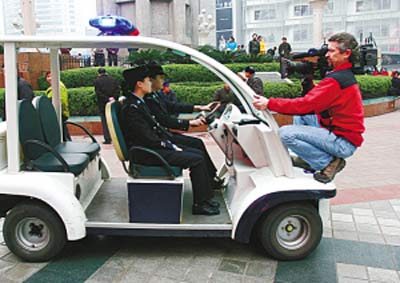 “轮滑巡警”飒爽英姿滑进美国探索频道(图)