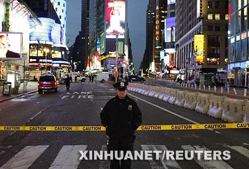 3月6日，在美国纽约时报广场的征兵站发生爆炸后，警方封锁了现场。这里当日发生爆炸，美国国土安全部门正在对爆炸事件进行调查，他们表示爆炸对征兵站的破坏很小