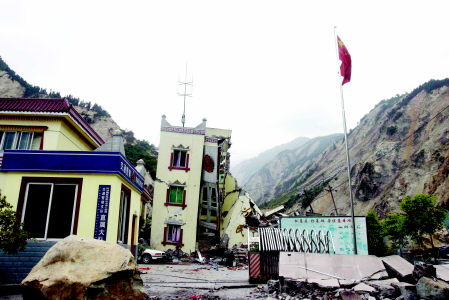 一支任何灾难也压不垮的队伍——四川公安机关抗震救灾纪实