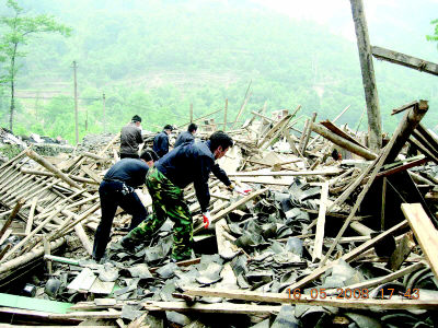 一支任何灾难也压不垮的队伍——四川公安机关抗震救灾纪实