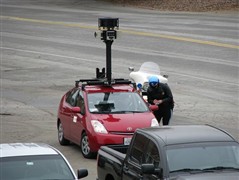 谷歌的街道实景拍摄车被警察拦截罚款