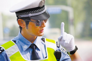第四次演警察黄晓明变身“史上最帅交警”