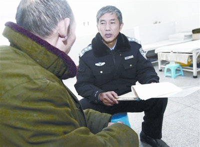 特殊警察26年救治千名“武疯子”