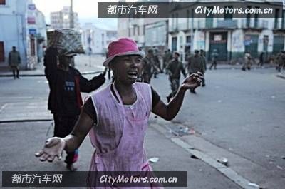 马达加斯加数千反政府示威者与警察爆冲突
