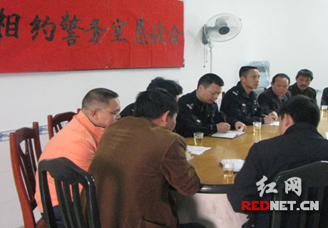 樟树乡樟树村开展警民恳谈会