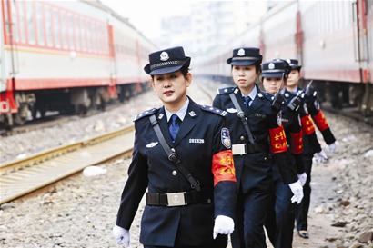 图文:全国首支铁路警花组亮相