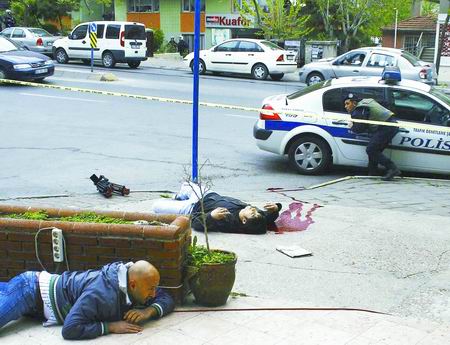 土耳其伊斯坦布尔　警匪交火　7名警察受伤