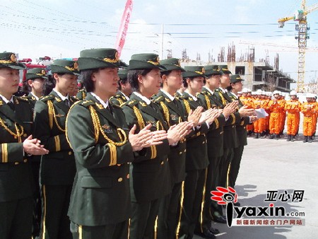 13日上午,在乌鲁木齐公安局新市区分局,新市区女子公安消防大队正式揭牌成立。