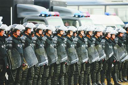 济南特警中队进驻济南奥体中心,确保全运会顺利举行。(王锋)