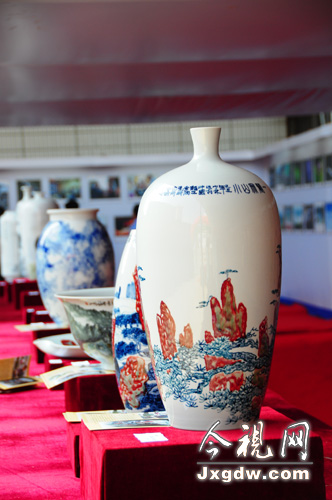 民警制作的陶瓷工艺品