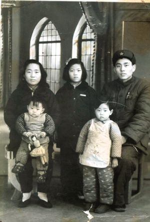 60载公安情见证变迁(组图)