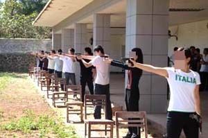 14名便衣警花勇斗扒手(图)