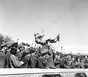 亲历者忆1950年阅兵：公安方阵首次亮相(组图)