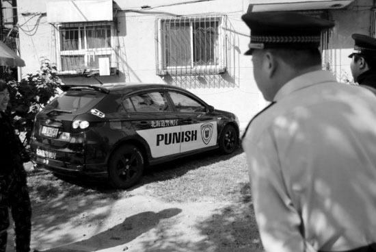 私家车贴日本警车标识引争议(图)
