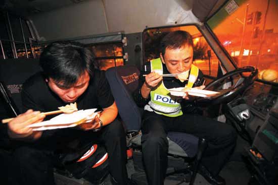 京城最帅交警孟昆玉登上彩车接受检阅(组图)