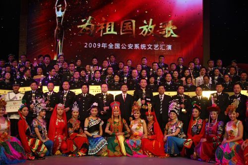 笙歌颂华诞 高歌向未来(图)