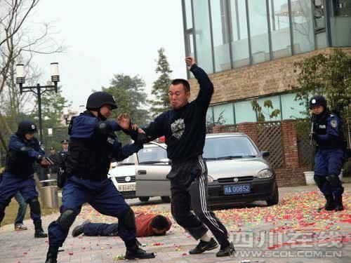 成都市公安局青羊分局警察训练基地今日启动(组图)