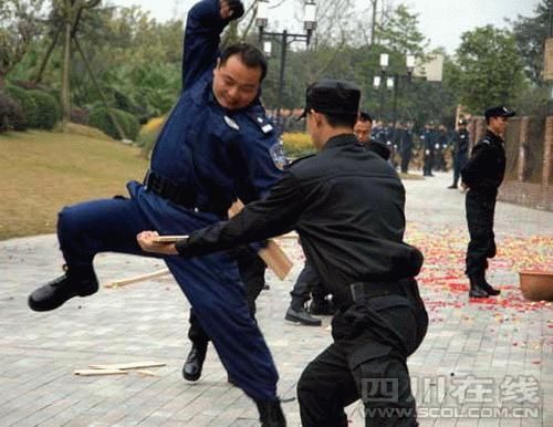 成都市公安局青羊分局警察训练基地今日启动(组图)