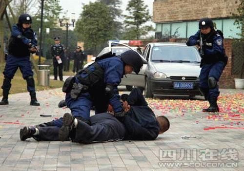成都市公安局青羊分局警察训练基地今日启动(组图)