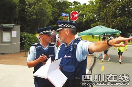 奥克兰赛发现疑似炸弹“受害者”皮尔不害怕(图)