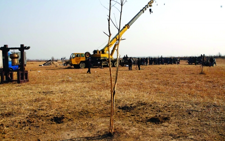 《水浒》违规拍戏郑州警察驱逐“梁山好汉”