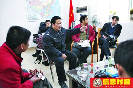 警方介绍案发经过。信息时报记者 任传富 摄