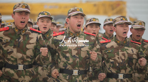上海举行航空器应急救援演练